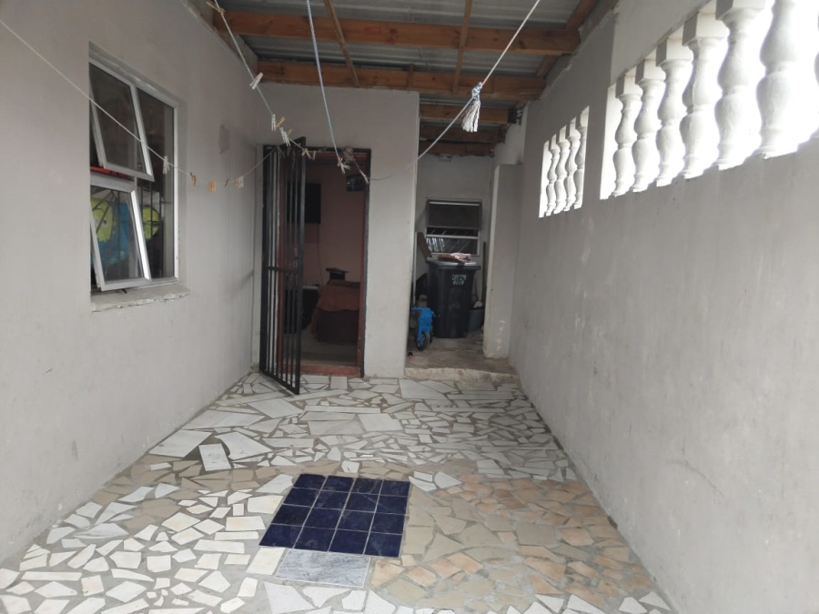 2 Bedroom Property for Sale in Umrhabulo Triangle Western Cape